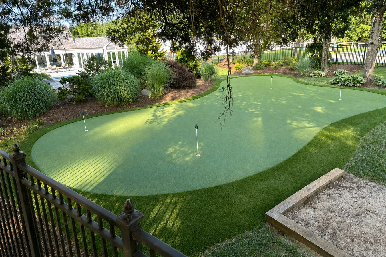 Putting green turf